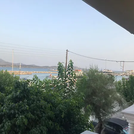 Karyatis Lixourii Apartment
